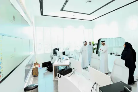 زيارة وفد من مجلس الوزراء لمركز الفجيرة الذكي