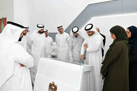 زيارة وفد من مجلس الوزراء لمركز الفجيرة الذكي