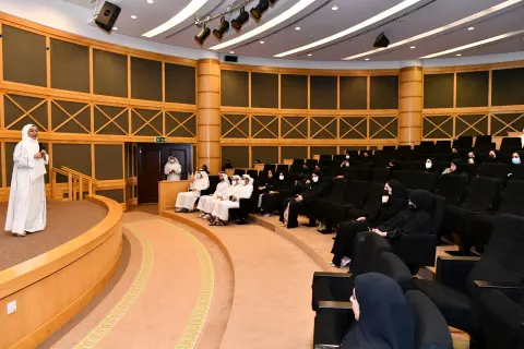 "الوزارة" تكرم موظفيها الحاصلين على الشهادات العليا والمتطوعين
