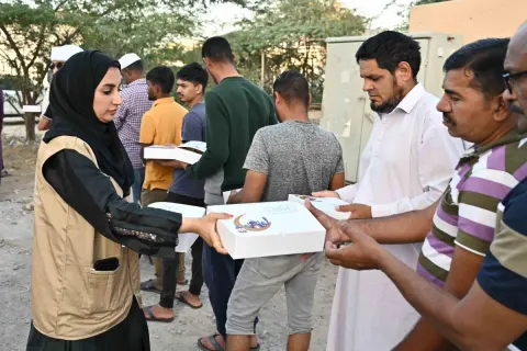 توزيع وجبات افطار رمضان في رأس الخيمة