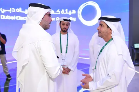 رخصة تشغيل محطات شحن المركبات الكهربائية المستقلة في دبي